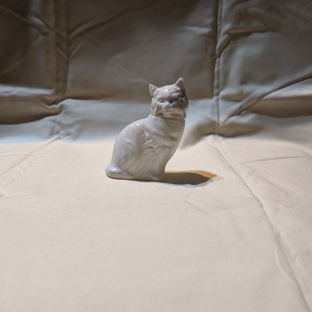 Vintage Avon Milk Glass Cat Perfume Bottle